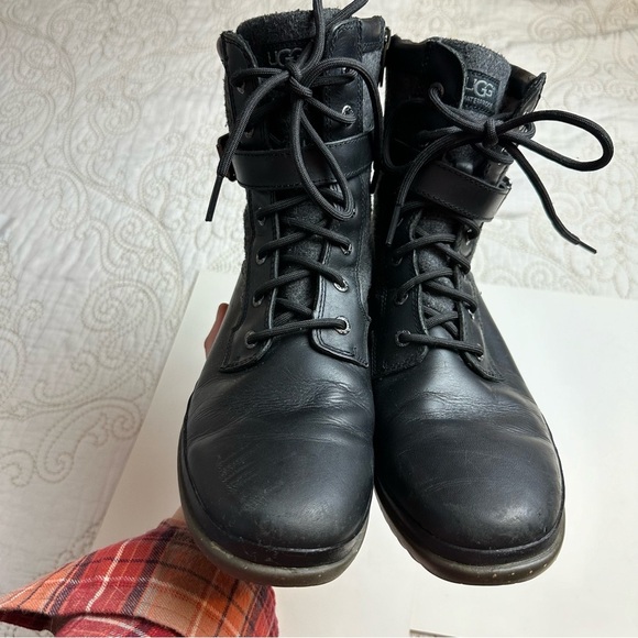UGG black leather and felt lace-up winter boots sz 10 - Picture 3 of 8